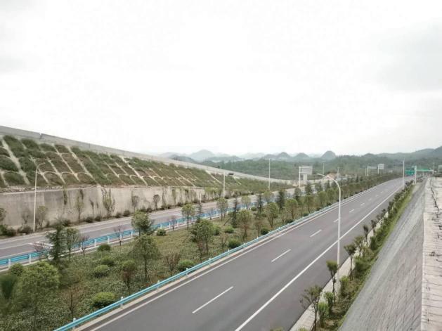 Guizhou Province Qianxi to Dafang Expressway Dongguan to Qingfeng Section
