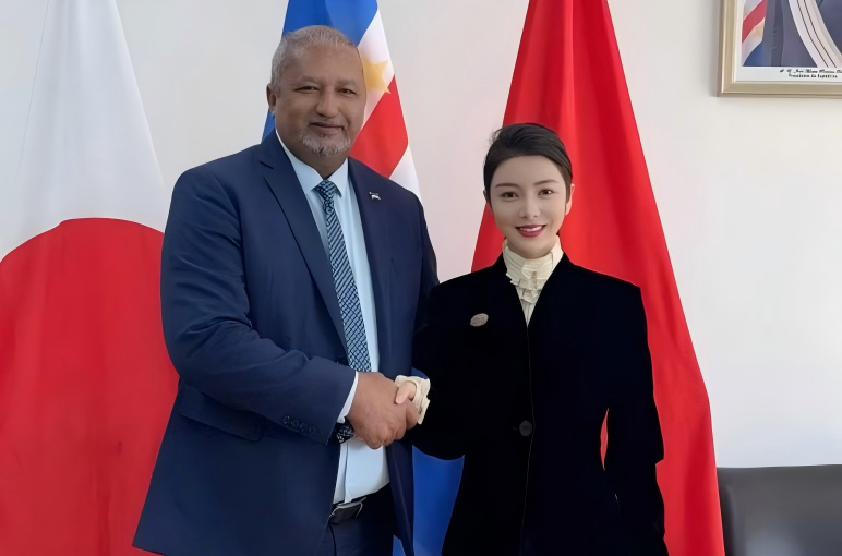 Chairwoman Yangjin Zhuoma Pays Courtesy Visit to Cape Verdean Ambassador to Chin