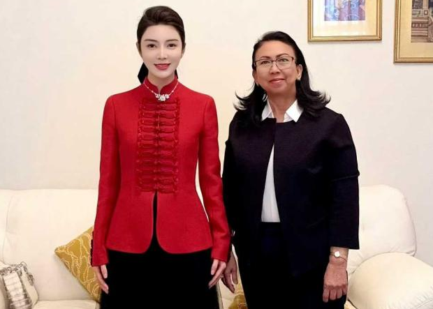 Chairperson of Zhongbo Group Met with Ambassador of Cambodia to China